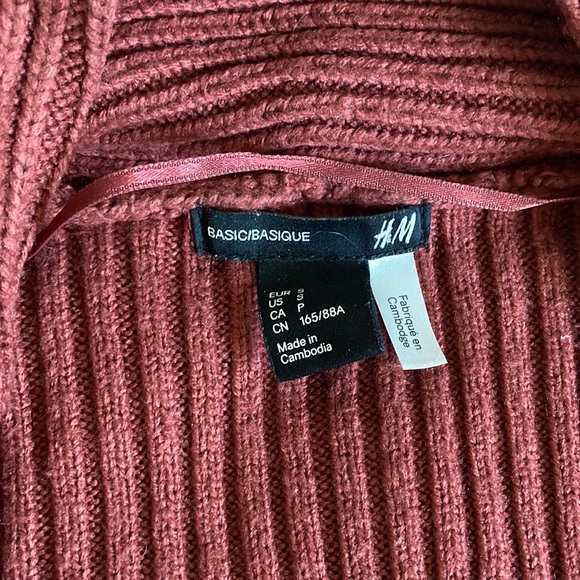 Ribbed H&M Cardigan - Picture 2 of 5